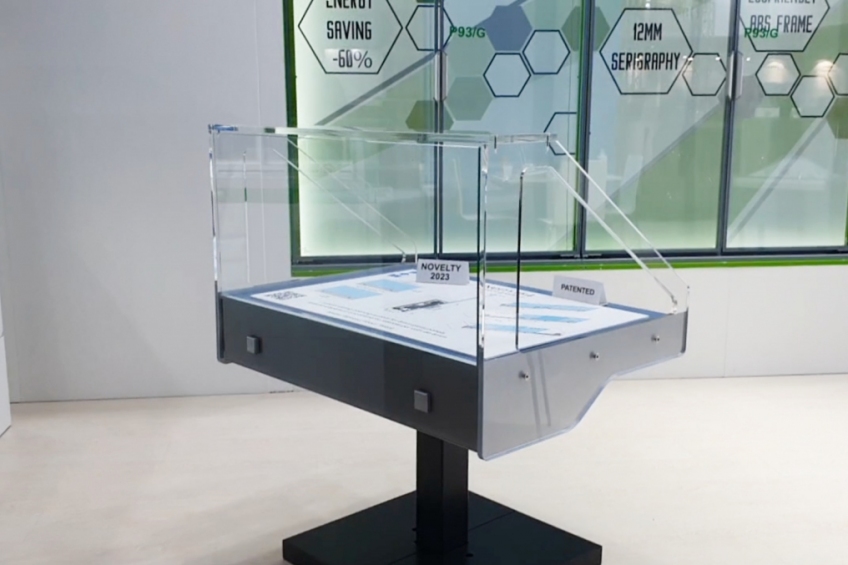 Side-slide opening system for tempered flat linear glass panels - NEM 154 - 1